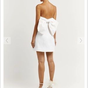 AISLE WHITE LINEN BACK BOW DRESS